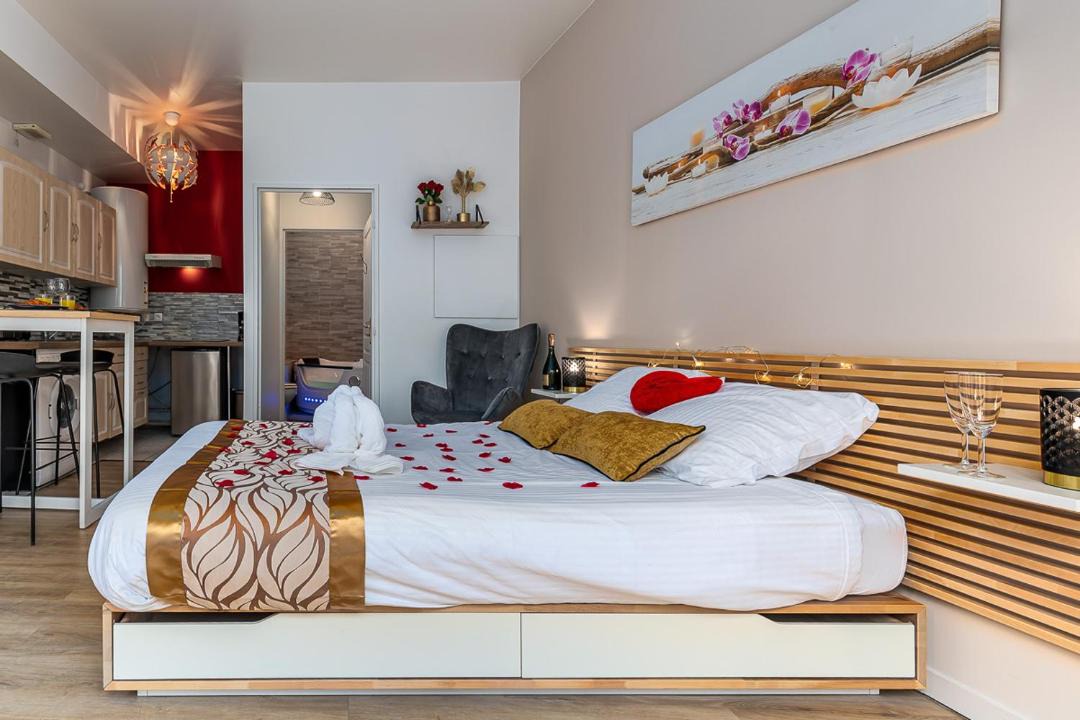 Photo of Bedroom in Asnieres-sur-Seine