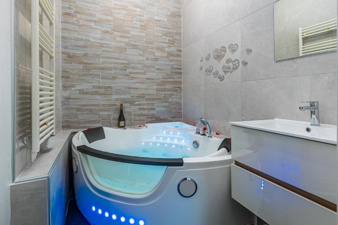 Photo of Bathroom in Asnieres-sur-Seine