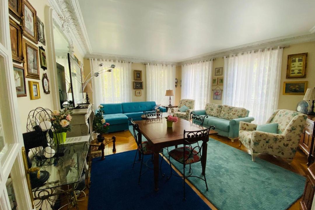 Photo of Livingroom in Chaillot