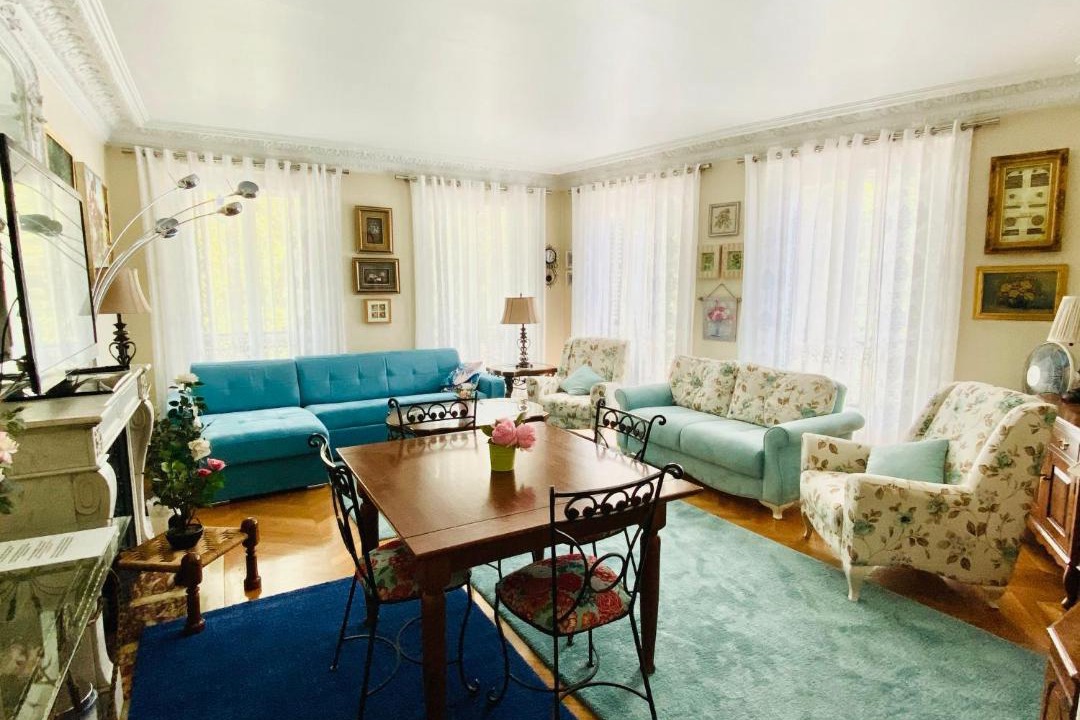 Photo of Livingroom in Chaillot