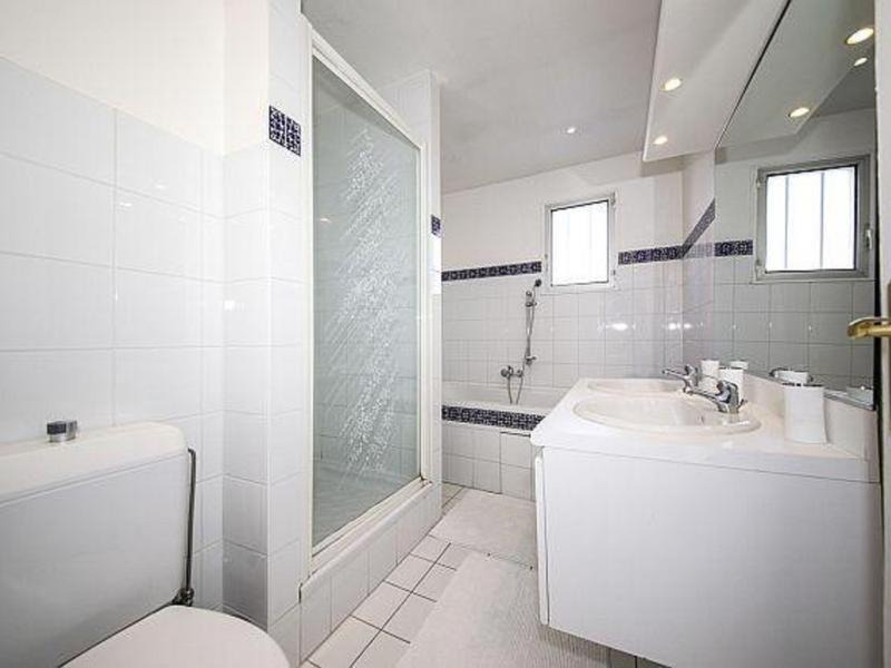 Photo of Bathroom in Suresnes
