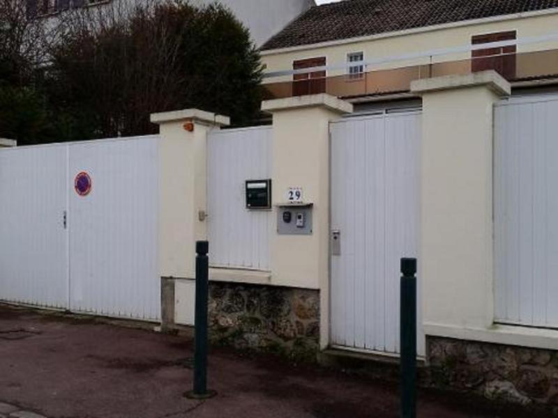 Photo of Buildings in Suresnes