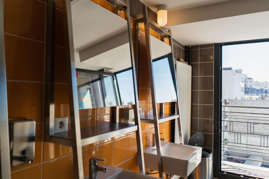 Photo of Bathroom in Quartier de la Folie-Mericourt