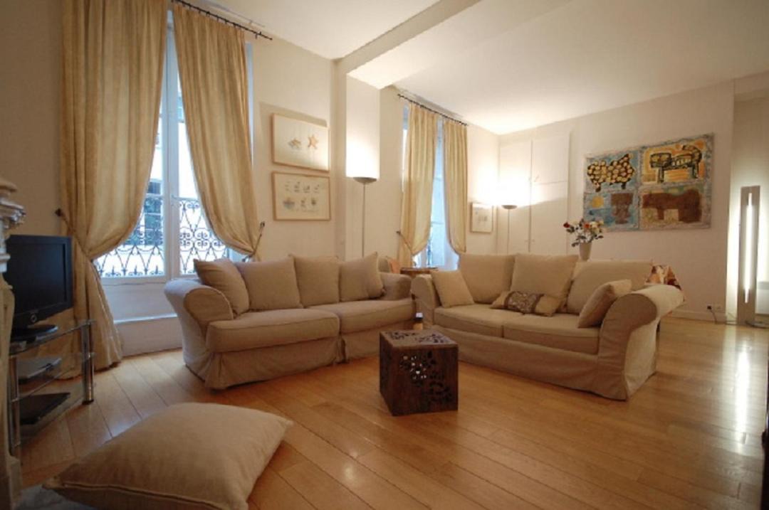 Photo of Livingroom in Archives