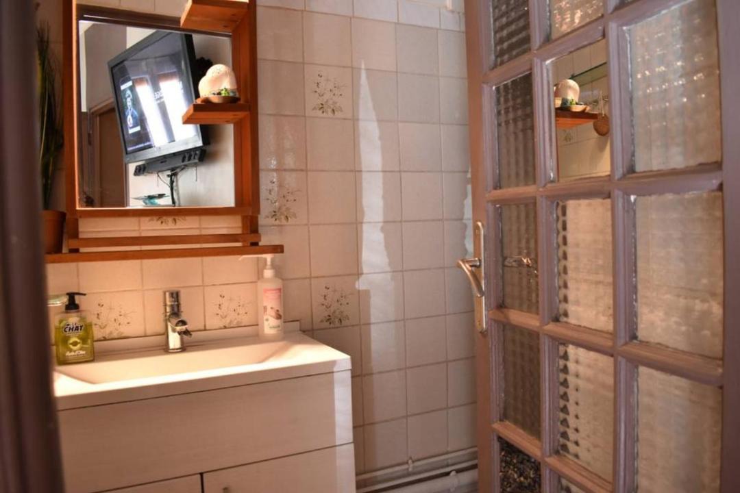 Photo of Bathroom in Quartier de la Goutte-d'Or