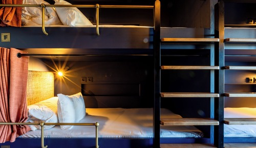 1 bed in dormitory of 6 - Shared bathroom