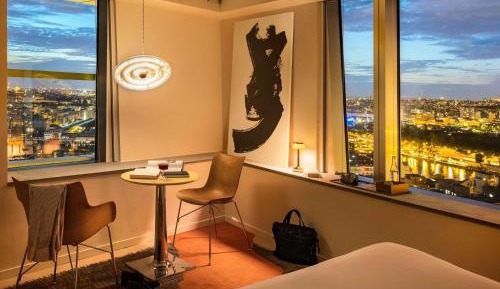 Executive Corner King Room with Panoramic Eiffel Tower View