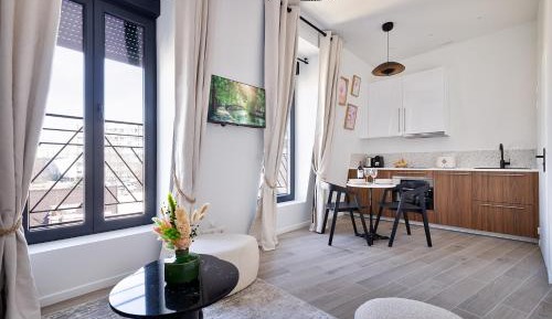 Modern Chic Studio