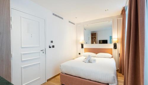 Superior Double Room with Street View